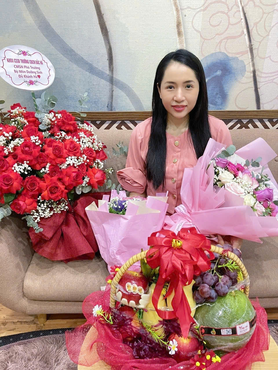 “Nhẹ từ vai xuống chân – trải nghiệm ngay khi còn lịch trống!”📩 Inbox giữ lịch ngay nếu bạn đang:– Vai gáy nặng, lưng mỏi– Chân nặng, đi lại nhanh mệt– Cơ thể uể oải cả ngày👉 Đừng chờ nữa… làm xong là thấy khác liền!😄 Chỉ cần một buổi tại Hà Đan DưỡngBạn sẽ cảm nhận rõ:– Vai nhẹ trước– Lưng thả lỏng dần– Rồi cảm giác nhẹ lan xuống tận chânMột trải nghiệm rất “đã”…Không phải tưởng tượng, mà cơ thể cảm nhận rõ🌿 Phương pháp dưỡng sinh Đông y tập trung:✔ Khai thông kinh lạc toàn thân✔ Tác động đúng huyệt – giải phóng điểm tắc✔ Giúp khí huyết lưu thông từ trên xuống dưới✔ Kết hợp thảo dược giúp cơ thể ấm và thư giãn sâu😌 Sau khi kết thúc…– Người nhẹ hẳn– Đi lại thoải mái– Cơ thể dễ chịu từ trên xuống dưới💛 Làm một lần là hiểu cảm giác “nhẹ toàn thân” là như thế nào📩 Inbox ngay để đặt lịch⚠️ Lịch đang kín rất nhanh – ưu tiên khách đặt sớm!________________________________________#duongsinhdongy #toanthang #thugiansau #spa #HaDanDuong