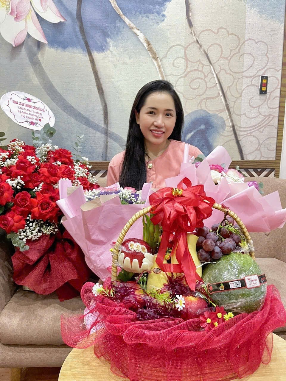 “Nhẹ từ vai xuống chân – trải nghiệm ngay khi còn lịch trống!”📩 Inbox giữ lịch ngay nếu bạn đang:– Vai gáy nặng, lưng mỏi– Chân nặng, đi lại nhanh mệt– Cơ thể uể oải cả ngày👉 Đừng chờ nữa… làm xong là thấy khác liền!😄 Chỉ cần một buổi tại Hà Đan DưỡngBạn sẽ cảm nhận rõ:– Vai nhẹ trước– Lưng thả lỏng dần– Rồi cảm giác nhẹ lan xuống tận chânMột trải nghiệm rất “đã”…Không phải tưởng tượng, mà cơ thể cảm nhận rõ🌿 Phương pháp dưỡng sinh Đông y tập trung:✔ Khai thông kinh lạc toàn thân✔ Tác động đúng huyệt – giải phóng điểm tắc✔ Giúp khí huyết lưu thông từ trên xuống dưới✔ Kết hợp thảo dược giúp cơ thể ấm và thư giãn sâu😌 Sau khi kết thúc…– Người nhẹ hẳn– Đi lại thoải mái– Cơ thể dễ chịu từ trên xuống dưới💛 Làm một lần là hiểu cảm giác “nhẹ toàn thân” là như thế nào📩 Inbox ngay để đặt lịch⚠️ Lịch đang kín rất nhanh – ưu tiên khách đặt sớm!________________________________________#duongsinhdongy #toanthang #thugiansau #spa #HaDanDuong